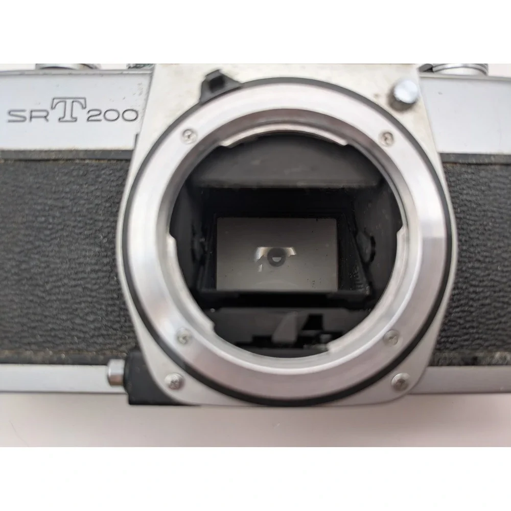 Minolta SRT 200 Film Camera‎ 35mm SLR Chrome Black Zoom Lens Japan Vintage FLAWS